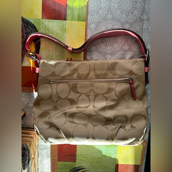 Price is firm- Coach C1060-F15067 - Picture 5 of 16